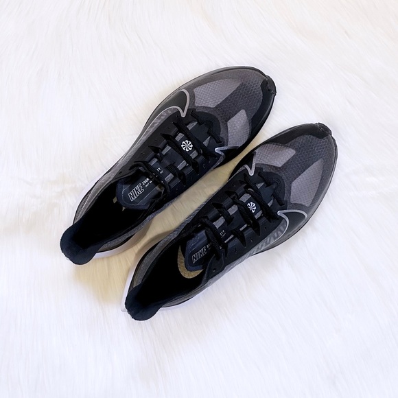 Nike Women’s Zoom Gravity - Picture 4 of 10